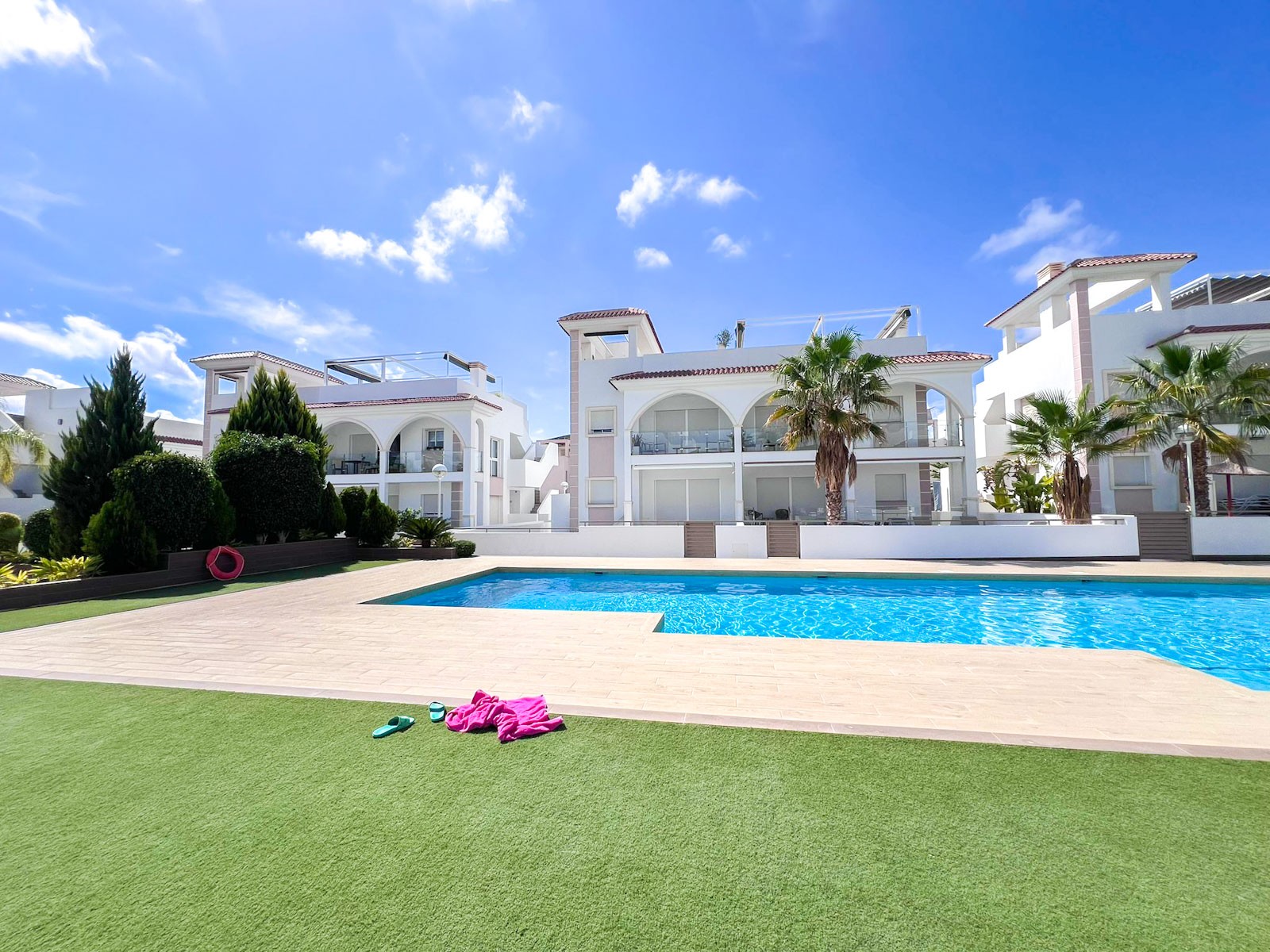 A private Mediterranean oasis awaits you in this modern apartment for sale in Pueblo Bravo 